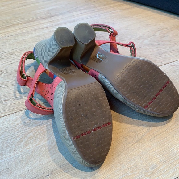 ๐ฆ Miz Mooz Mary Janes w die-cut florals+corduroy - Picture 8 of 10